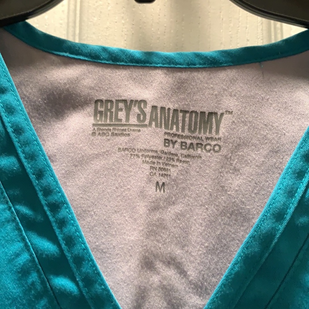 Scrub top - Picture 2 of 2